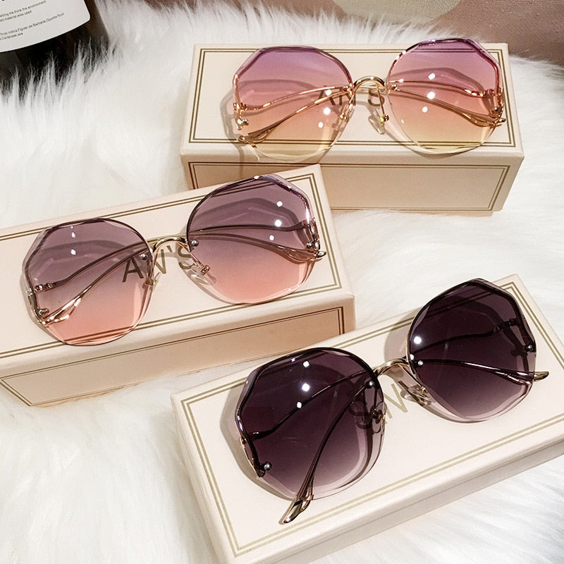 Fashion Sunglasses Women Metal Female UV400 Vintage Ladies Stylish Design Oversized Square Sunglasses For Women