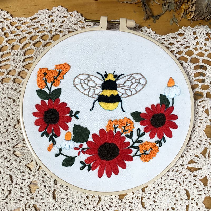 "Bee in the Flower" - Embroidery ktclubs.com