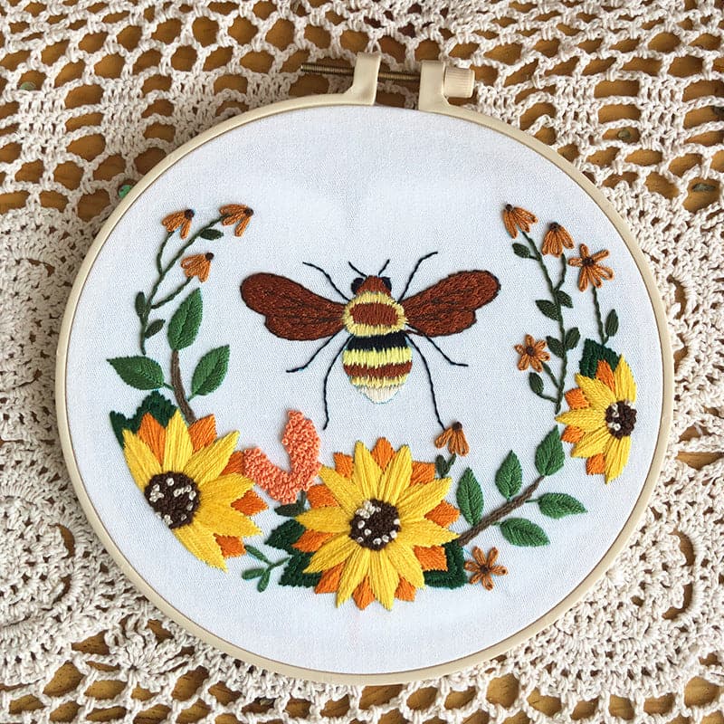 "Bee in the Flower" - Embroidery ktclubs.com