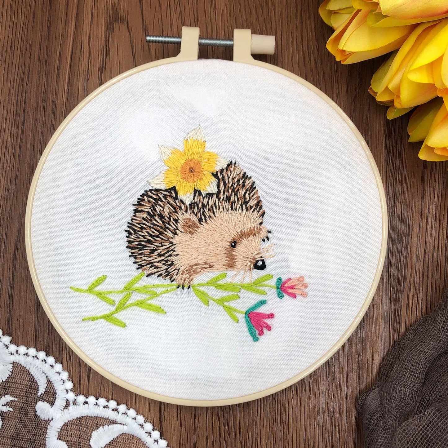 Cute little hedgehog-embroidery ktclubs.com